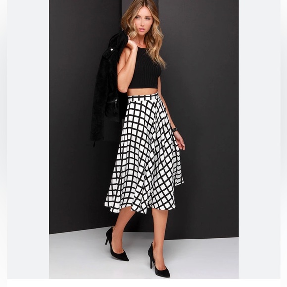 Fame and Partners Black and white pattern maxi dress size 10